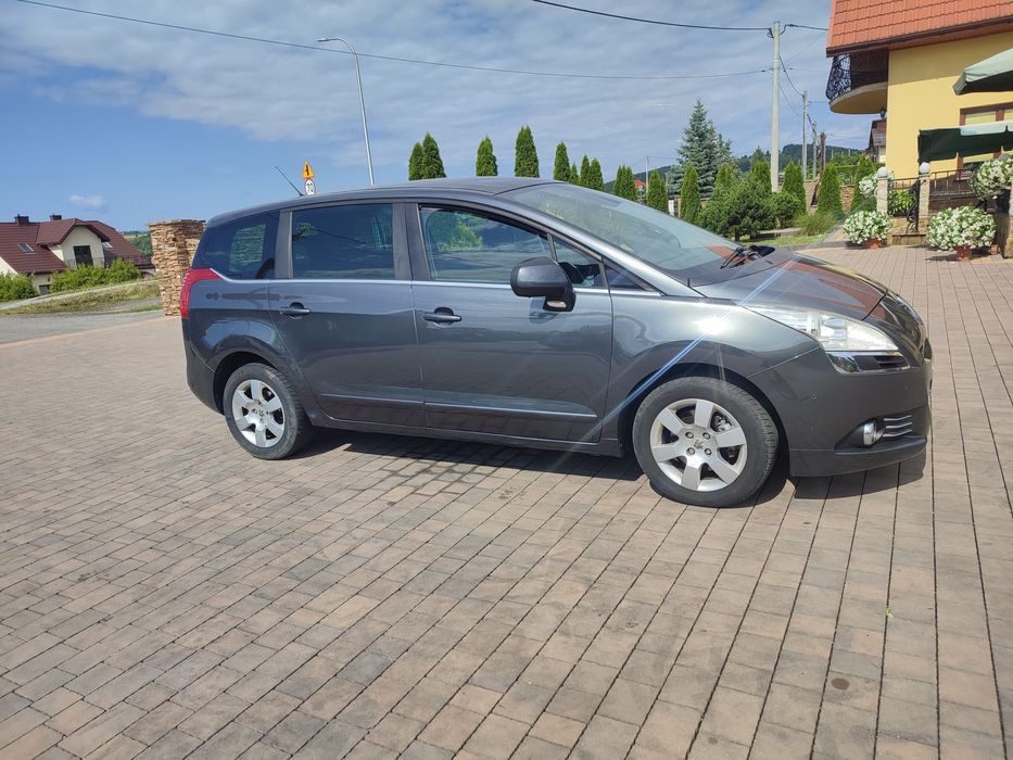 Samochód osobowy Peugeot 5008