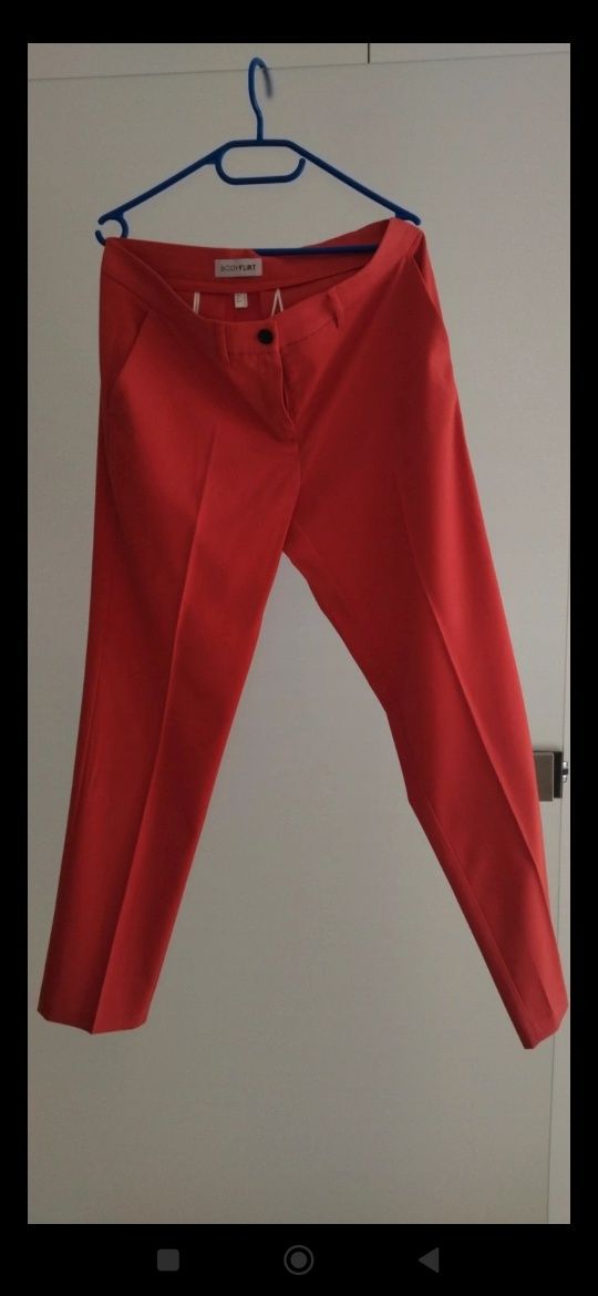 Czerwone damskie spodnie