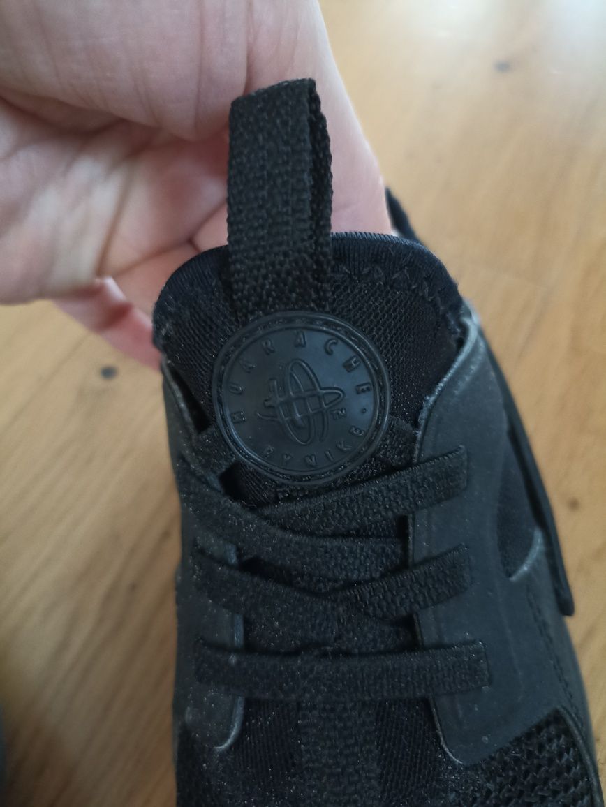 Buty Nike czarne Huarache adidaski rozmiar 26 i 27, lekkie, sportowe,