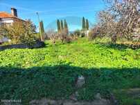 Terreno urbano na aldeia de Parceiros de Igreja