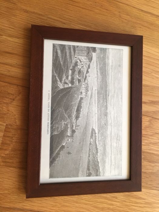 Quadros com moldura castanha