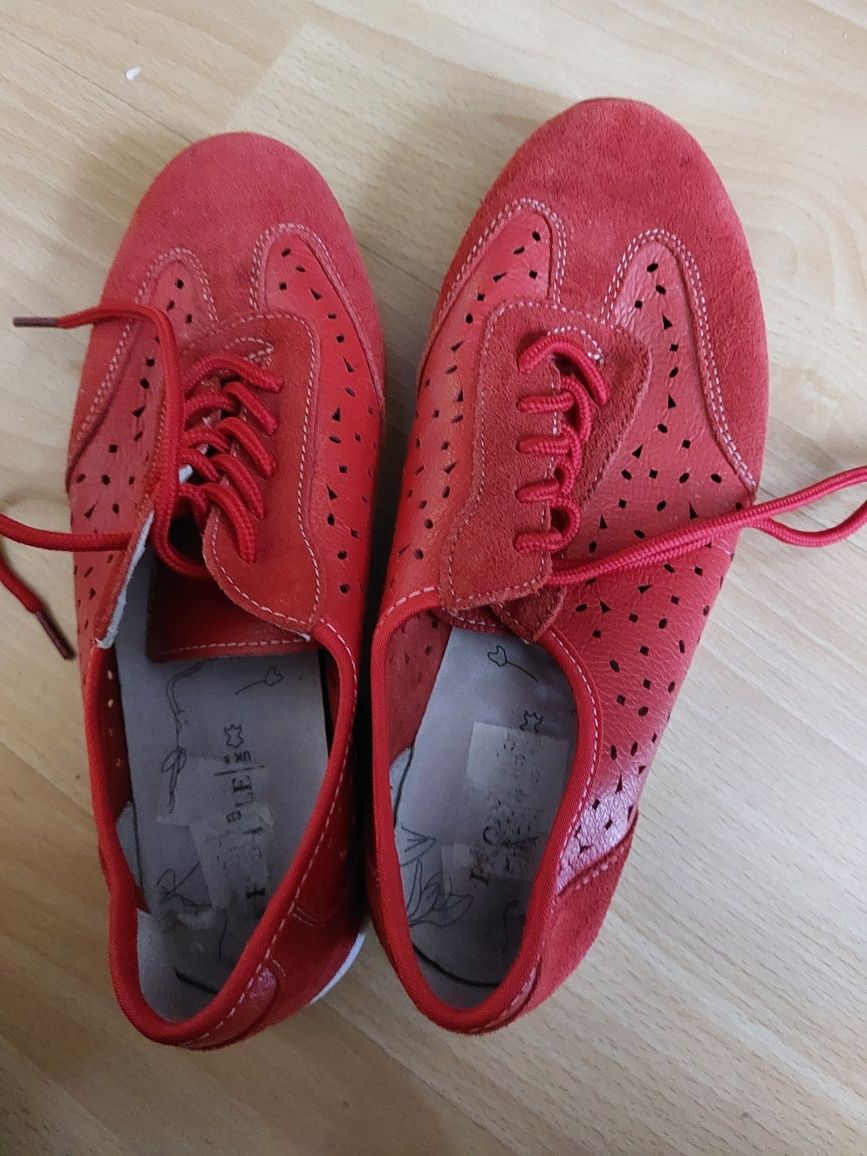 Buty czerwone profile 38 z dziurkami