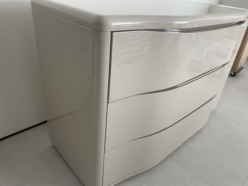 Comoda DiCarmo modelo Londres