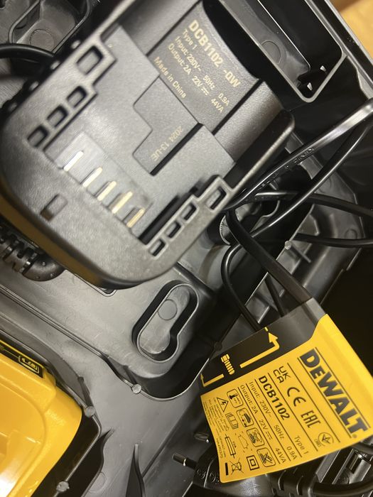 Дриль-шуруповерт ударний DeWALT DCD100YD2T