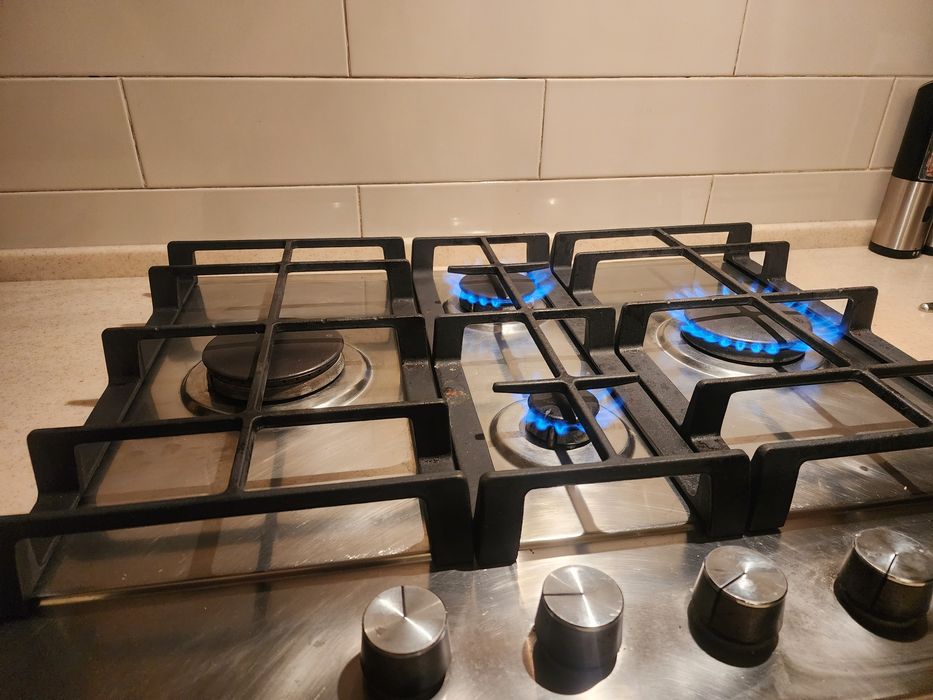 Газовая варочная поверхность Samsung NA64H3010BS/WT
Г​а​з​о​в​а​я​ ​в