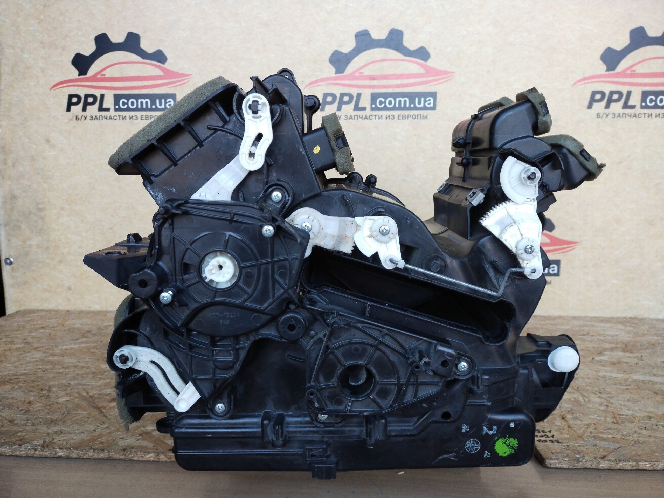 Ford Fusion 2012- Корпус печки DG9H-19B555-AH