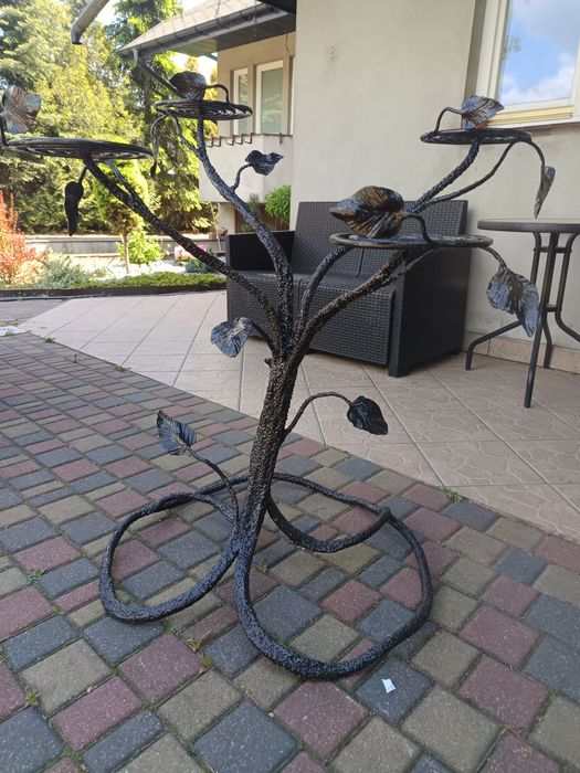 Duży kuty kwietnik czarny