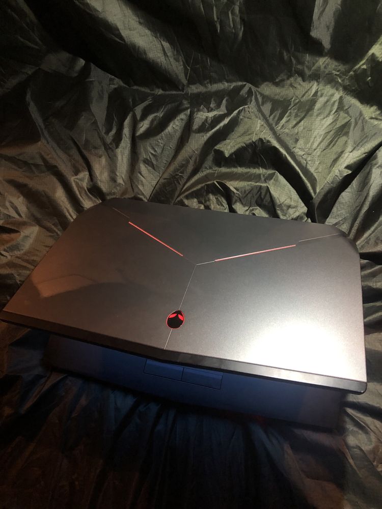 Alienware 15 R2+клавіатура