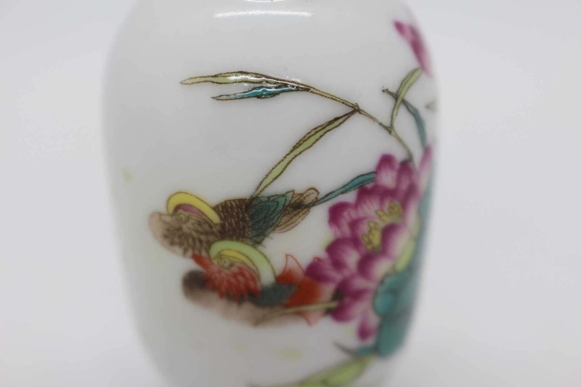 Snuff Bottle Porcelana Chinesa Família Rosa Kangxi Lotus e Pássaros Ma