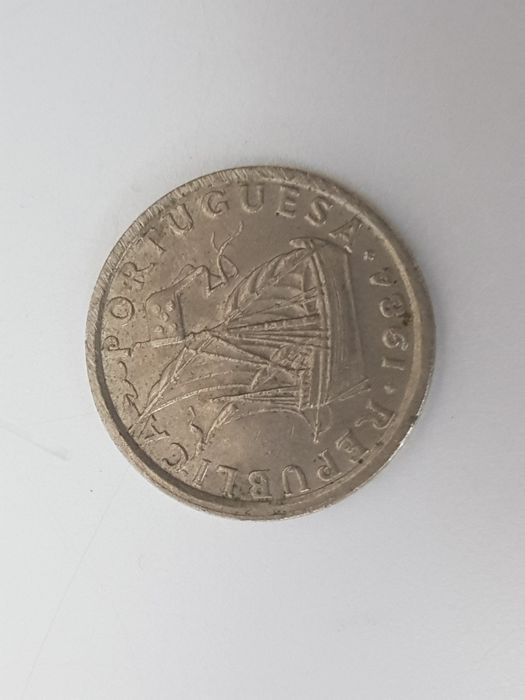 Moeda 2 escudos e 50 centavos (1984)