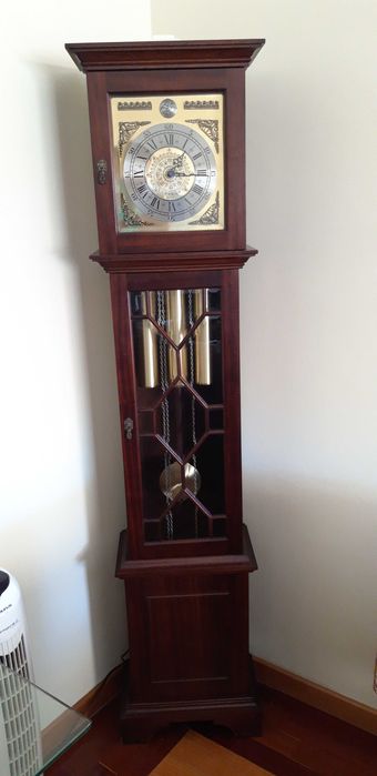 Relógio Pé Alto Tempus Fugit