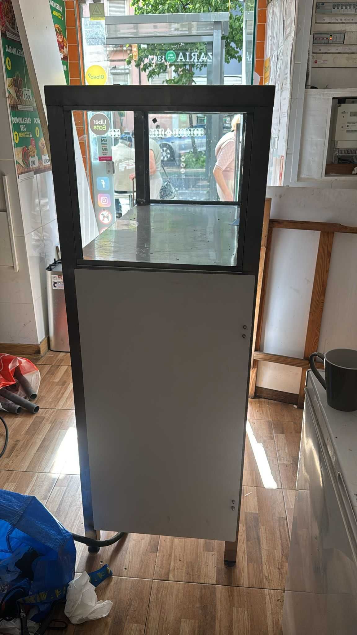 Armário  balcão com vitrine Aluminio