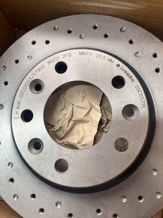 2 Disco Perfurados BREMBO  dianteiros