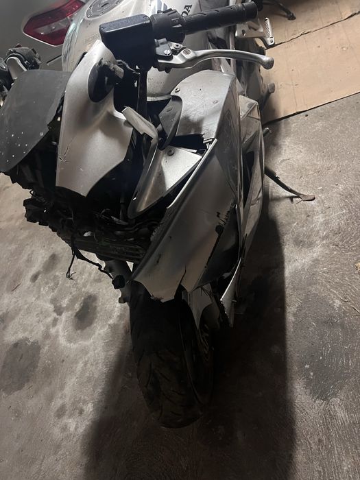 Honda VFR 800 acidentada