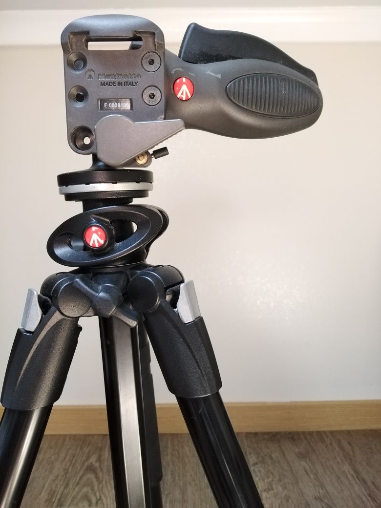 Tripé Manfrotto dual 290 com caixa