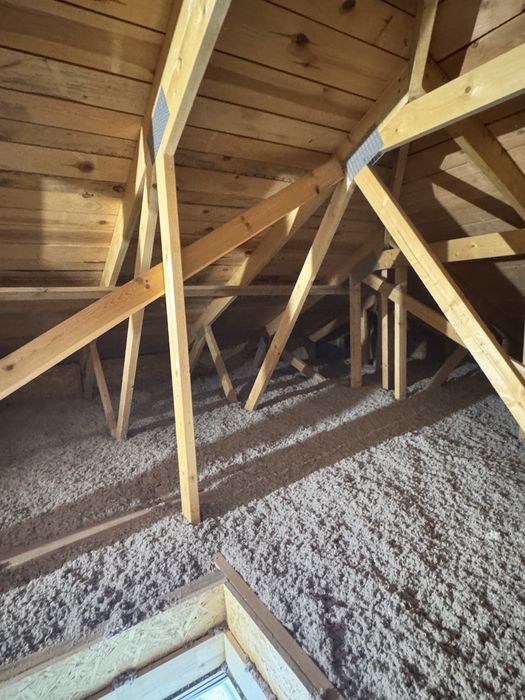 Ocieplenia poddaszy wełna celulozowa wełna mineralna naprawy izolacji