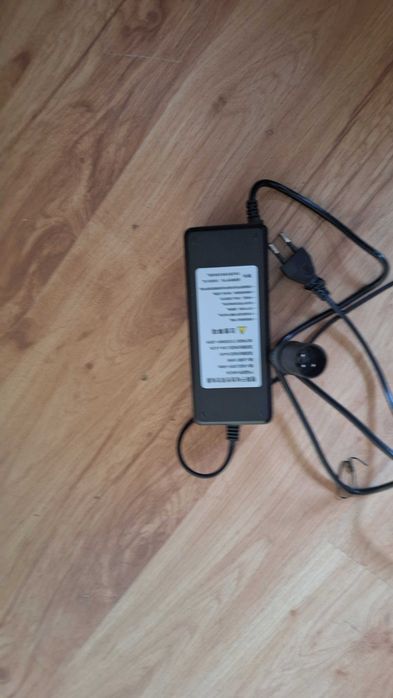 sprzedam ładowarkę Power Charger 48 V (54.6V ładowanie)  2 A