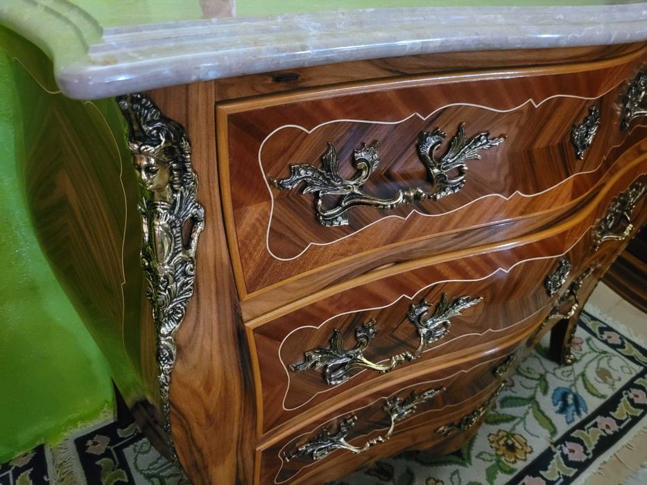 Lindíssima cómoda estilo Luís XV - óptimo estado