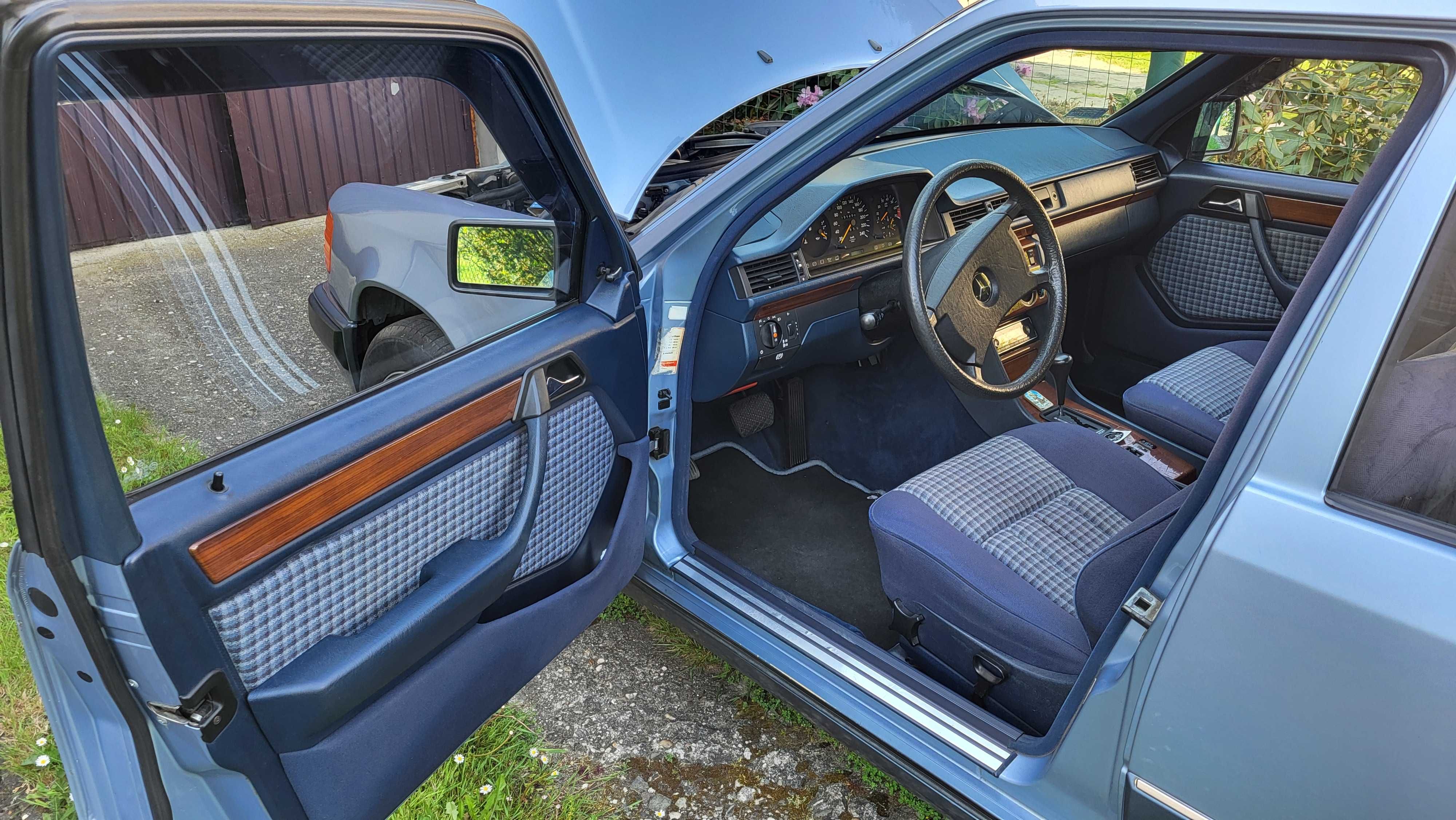 Mercedes Benz W124 sedan 2,6 benz. 1990r., automat, niebieskie wnętrze