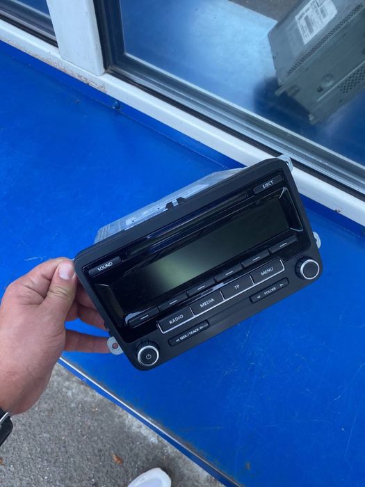 Продам  штатную магнитолу на фв сс