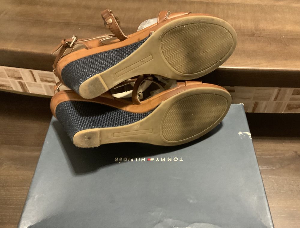 Босоножки на танкетке женские Tommy Hilfiger размер 41
