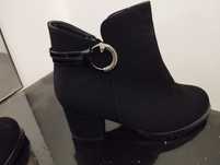 Botas pretas mulher