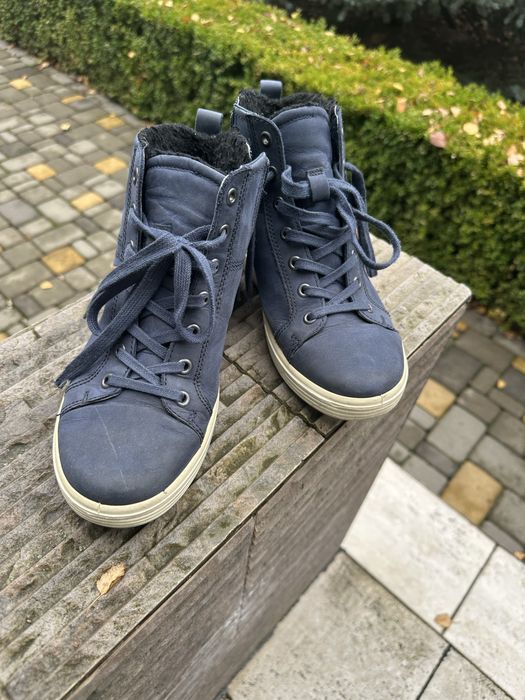 Продам  зимнюю детскую обувь ecco