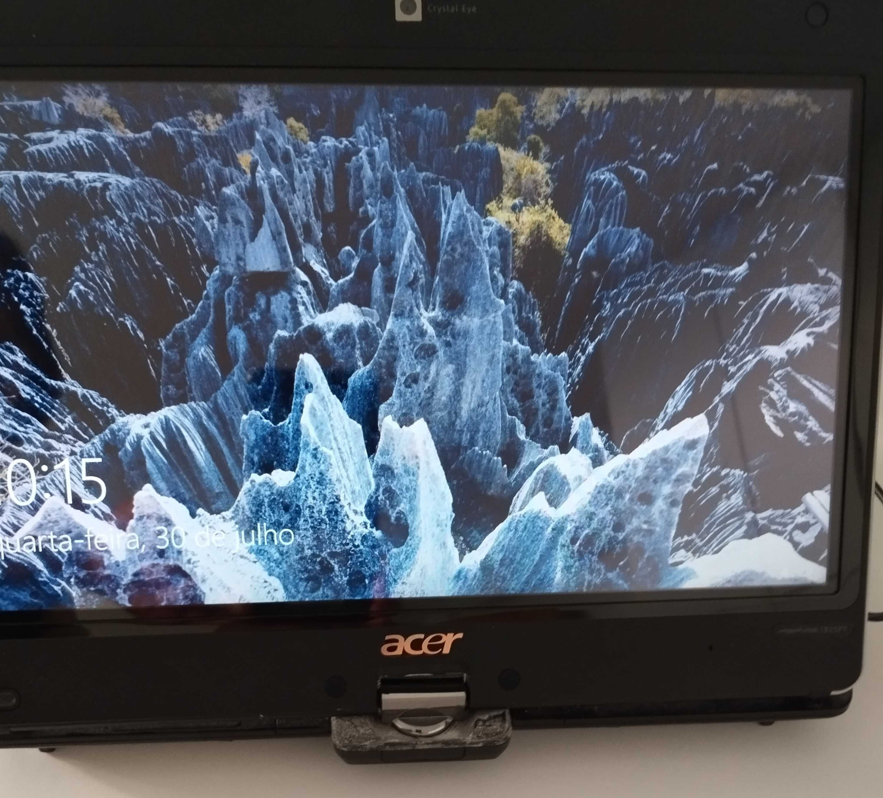 Acer Aspire 1825PT, ecrã tátil de 11.6", CPU Intel, 3GB RAM, 320GB HDD
