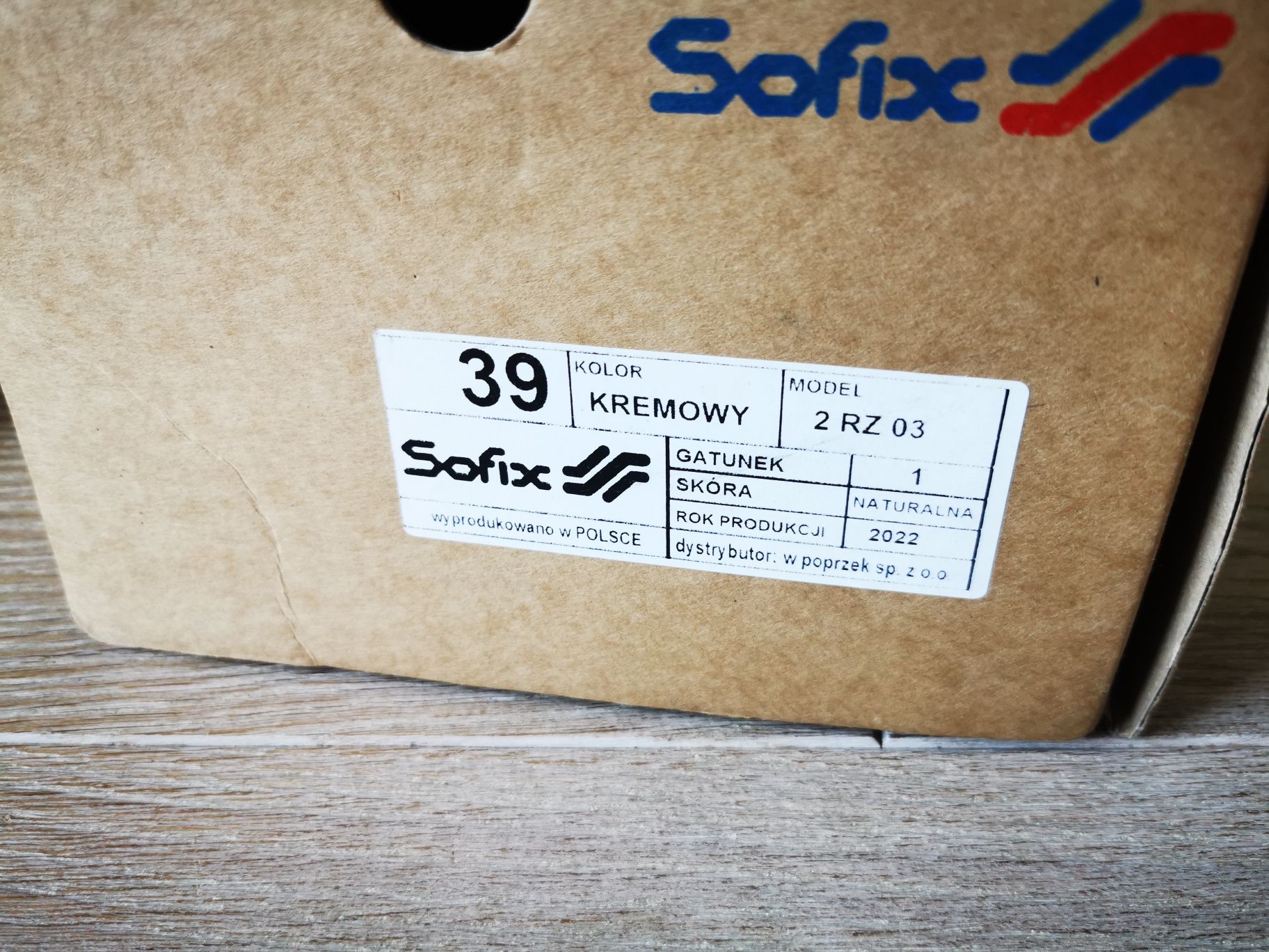 Buty sneakersy na rzepy Sofix białe r. 39 skóra naturalna bardzo dobr