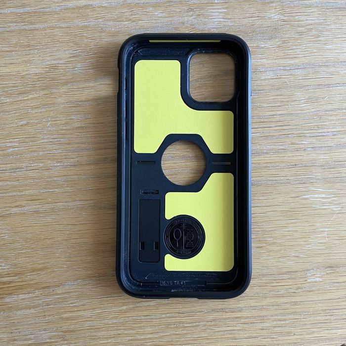 etui Spigen Tough Armour iPhone 12 i 12 pro