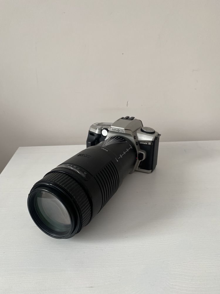 Minolta Dynax 5 + Sigma 75-300 mm