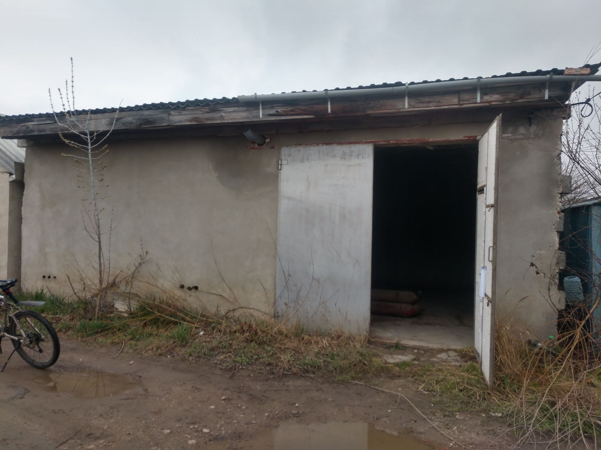 Продам мурований гараж в р-н Метро