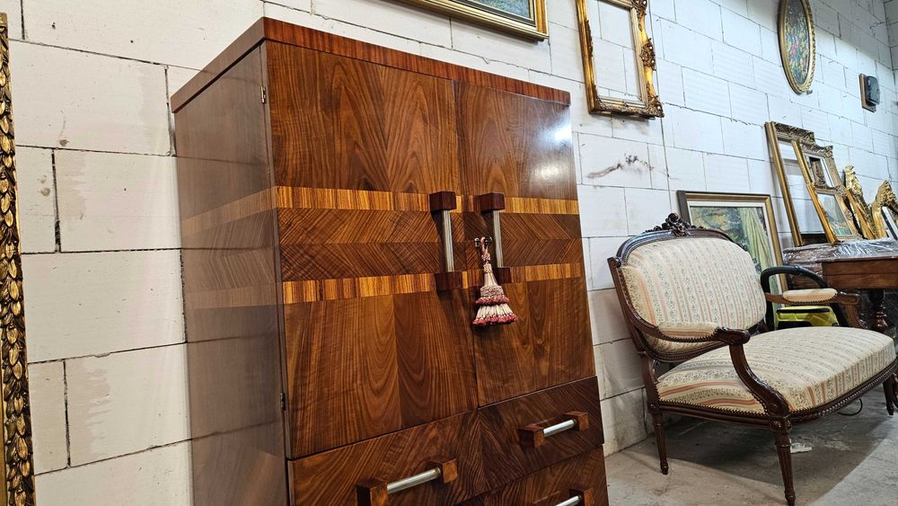 Stara podręczna szafka Komoda ART DECO ,,robi wrażenie,,
