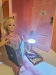 Lalka Barbie uczennica