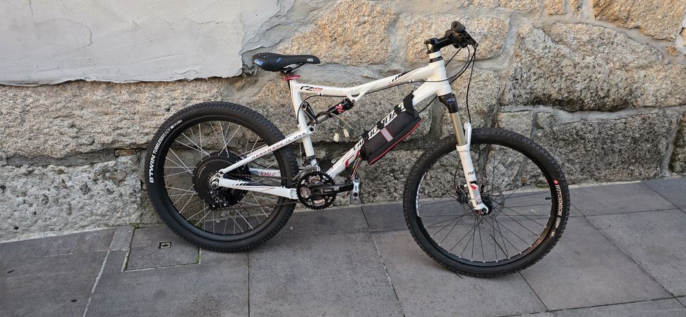 Bicicleta elétrica cannondale