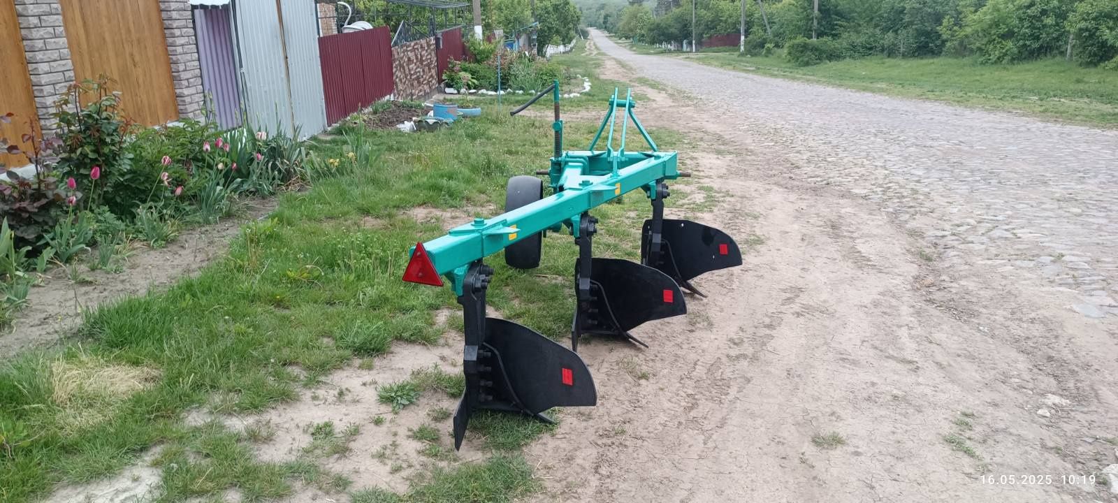 Плуг плн 3-35.  .