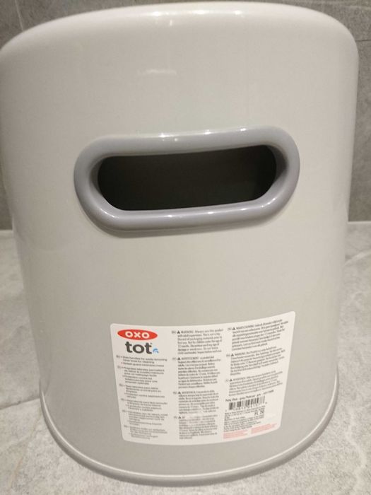 Nocnik oxo z oparciem