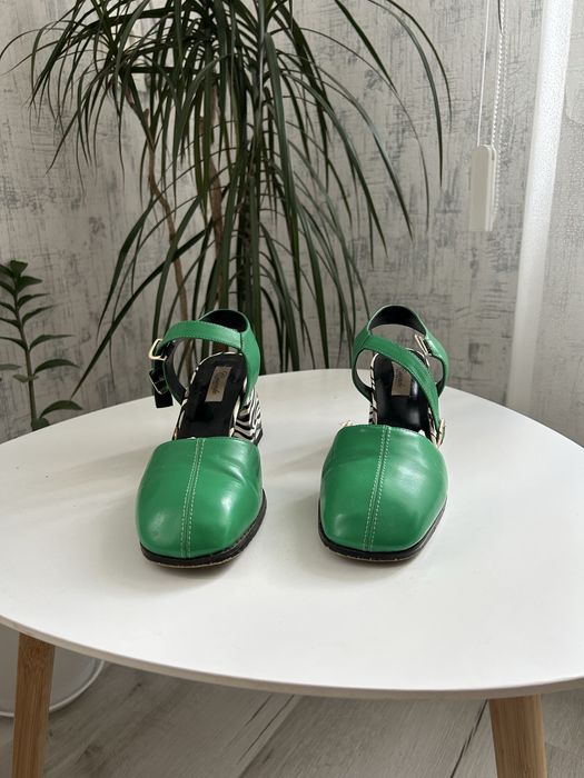 Яскраві туфлі на зручному блочному каблуку