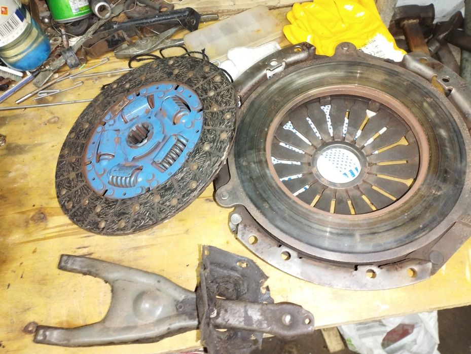 Комплект зчеплення (Корзина,  диск зчеплення та вилка) ЗМЗ 405/406