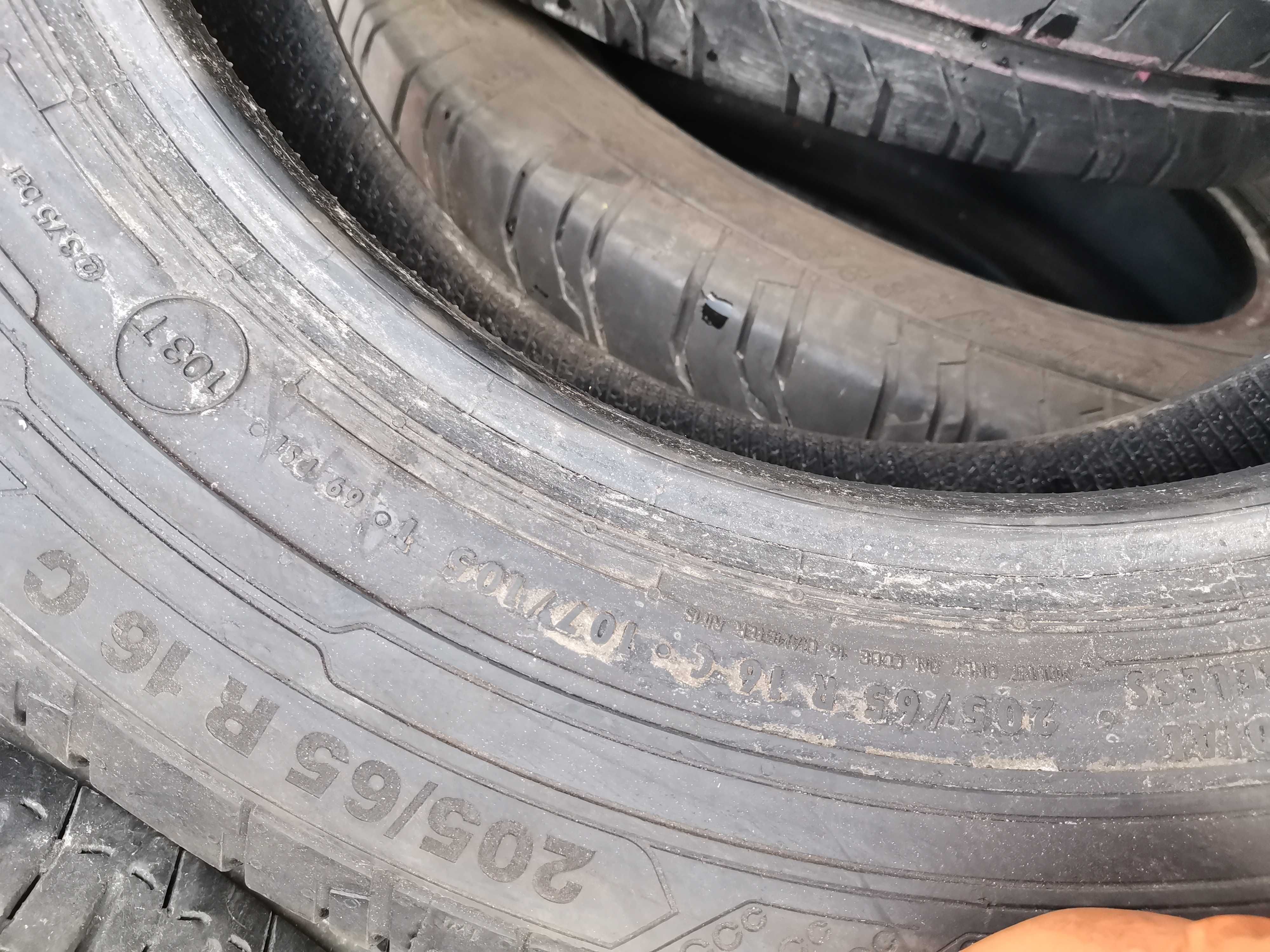 bus lato Continental 205/65/16C z 2023r 7.7mm 2szt