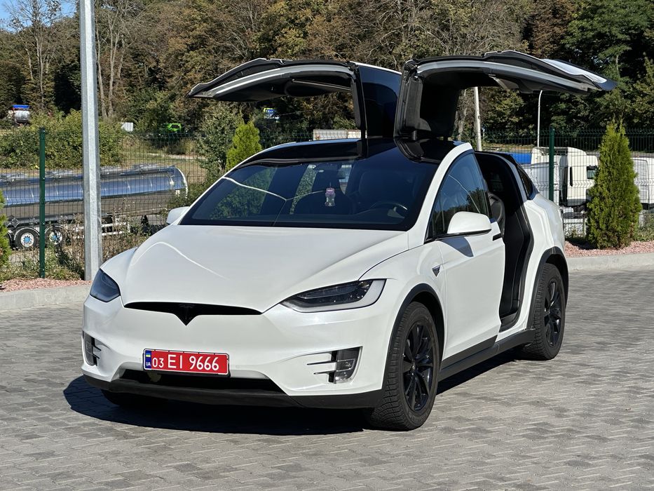 Tesla Model X 90D Європа