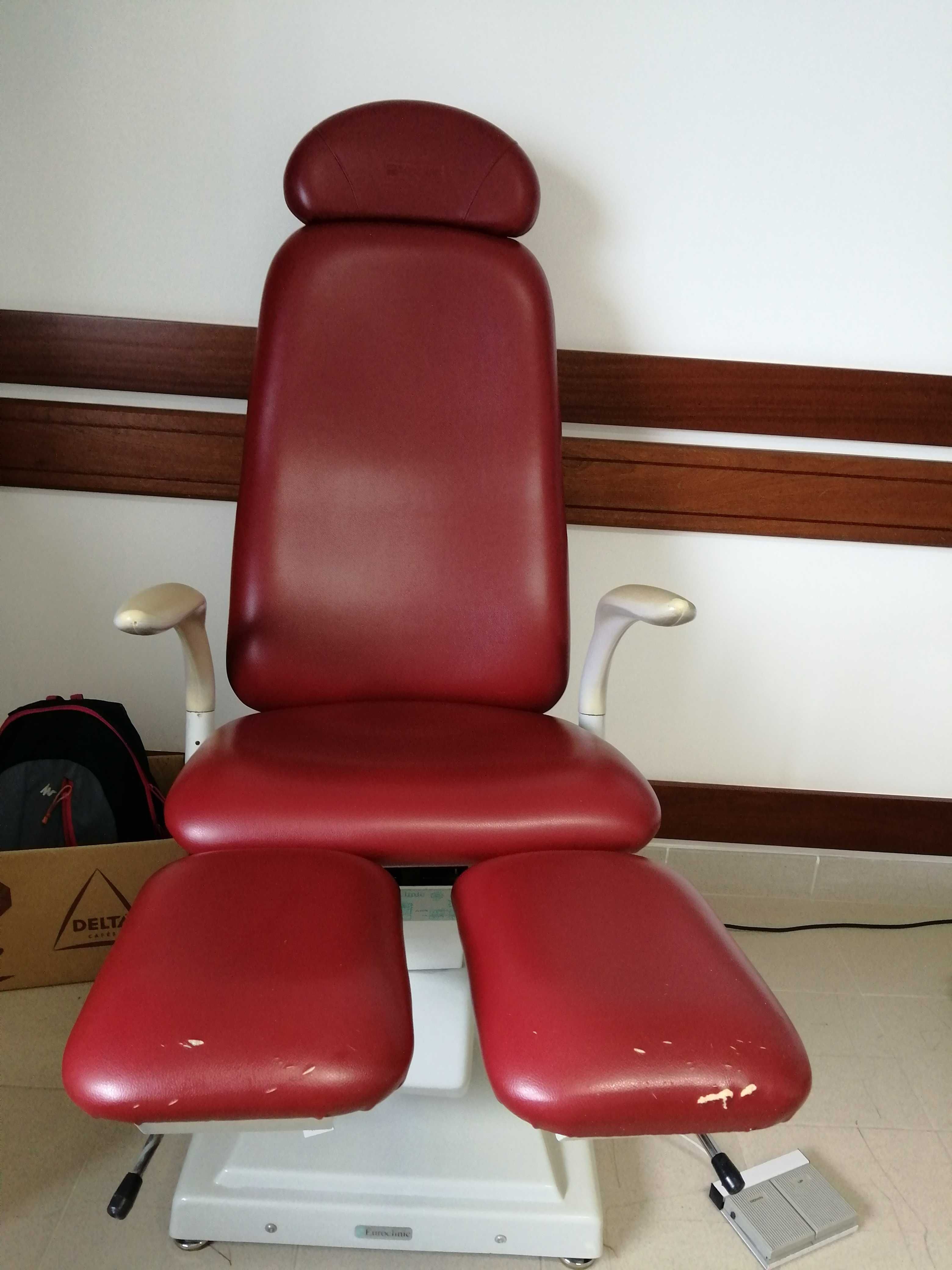Vendo cadeira elétrica de Podologia em bom estado de conservação