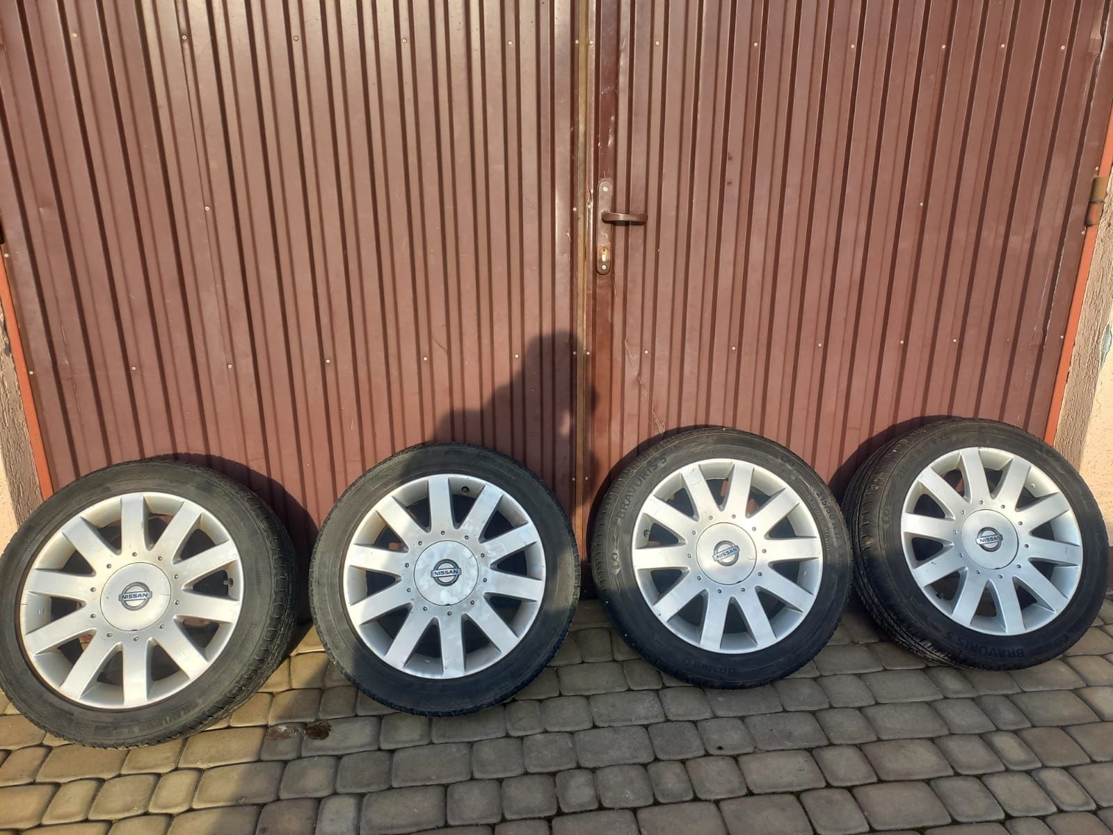 Koła Nissan 5x114.3 17 z oponami Barum Bravuris 5 215/50 17