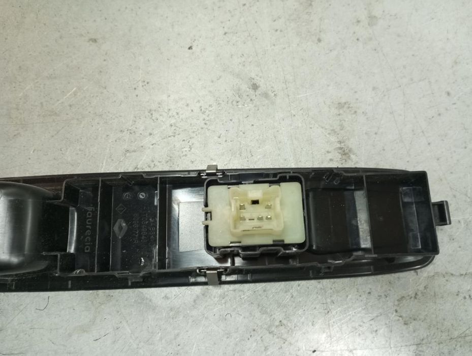 Comando / botão / interruptor vidros frente direito DACIA Jogger