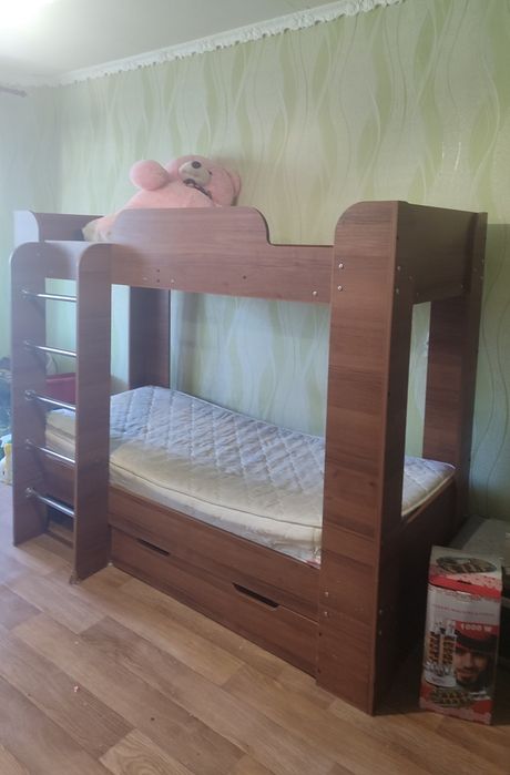 Двухъярусная кровать