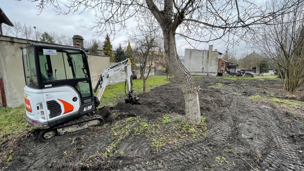 Wykopy, przyłącza. Usługi minikoparką Bobcat E19 + młot wyburzeniowy