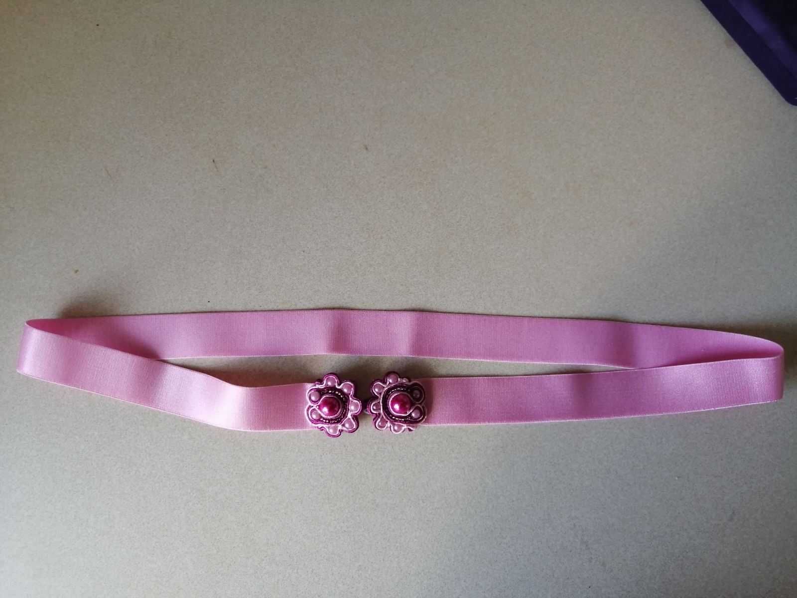 Пояс-резинка розовый с сутажным украшением ручной работы
