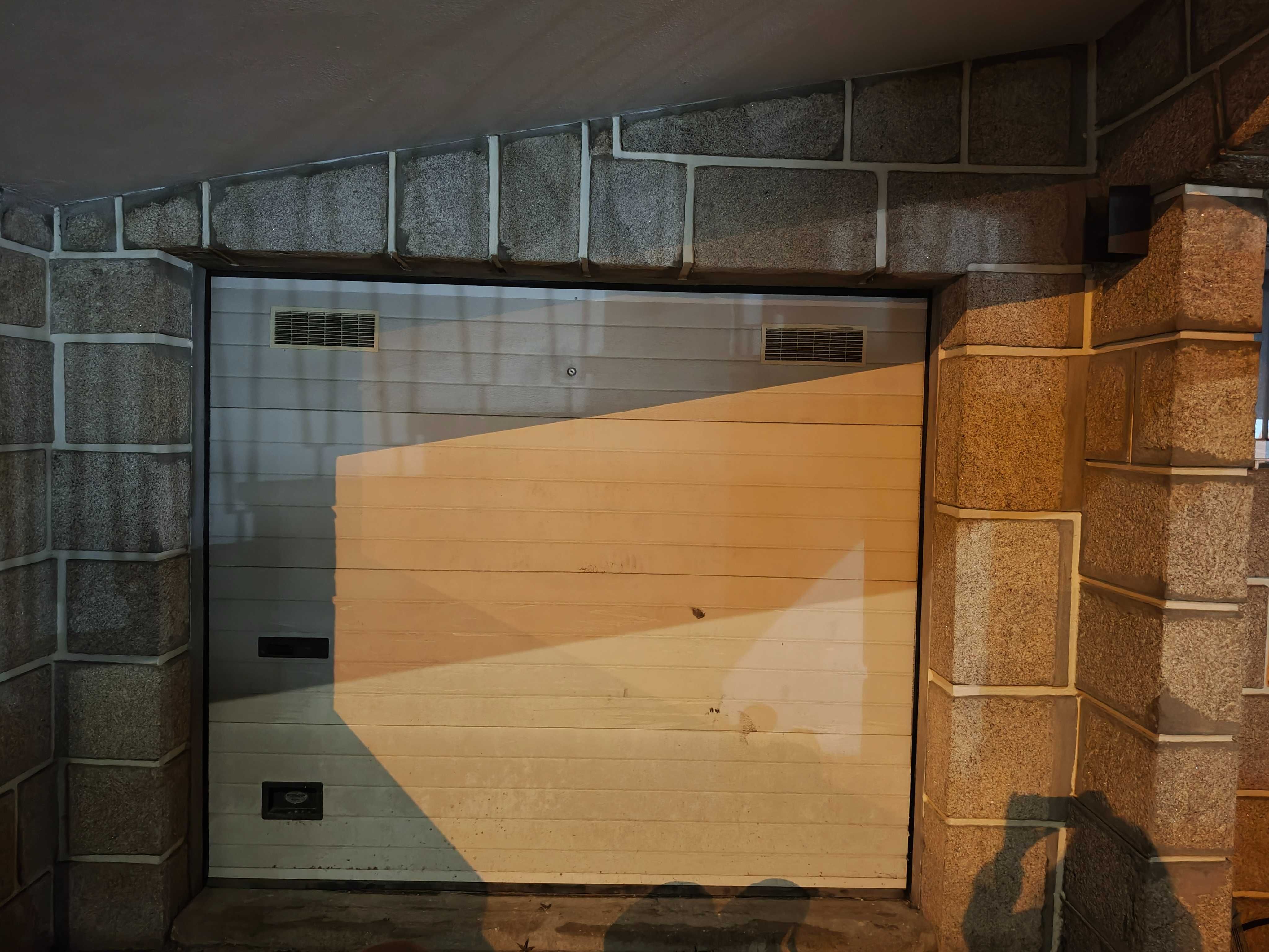 Portão de garagem usado