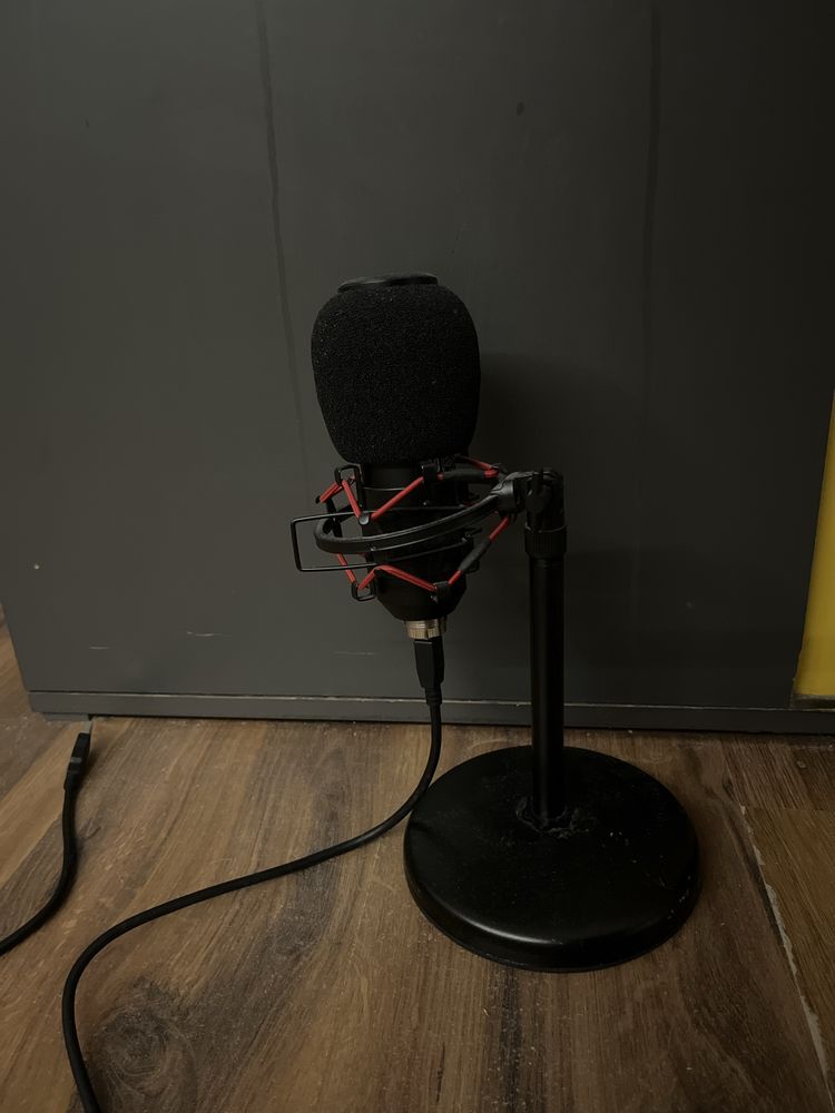 Sprzedam mikrofon gejmerowy