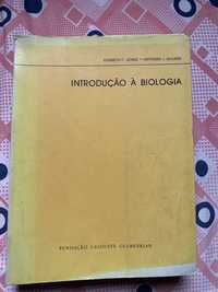 “Introdução à biologia” de Kenneth C. Jones e Anthony J. Gaudin